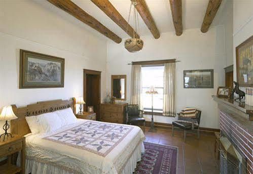 Casa Del Gavilan Historic Inn Cimarron Экстерьер фото