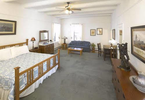 Casa Del Gavilan Historic Inn Cimarron Экстерьер фото